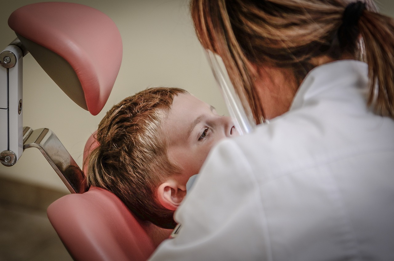 cuando deben ir los niños al dentista